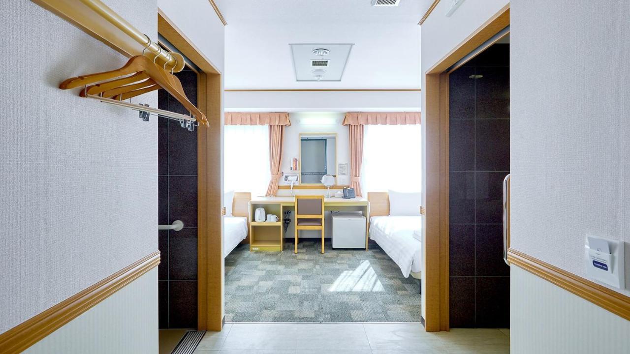 Toyoko Inn Kobe Sannomiya-Eki Higashi Exterior photo
